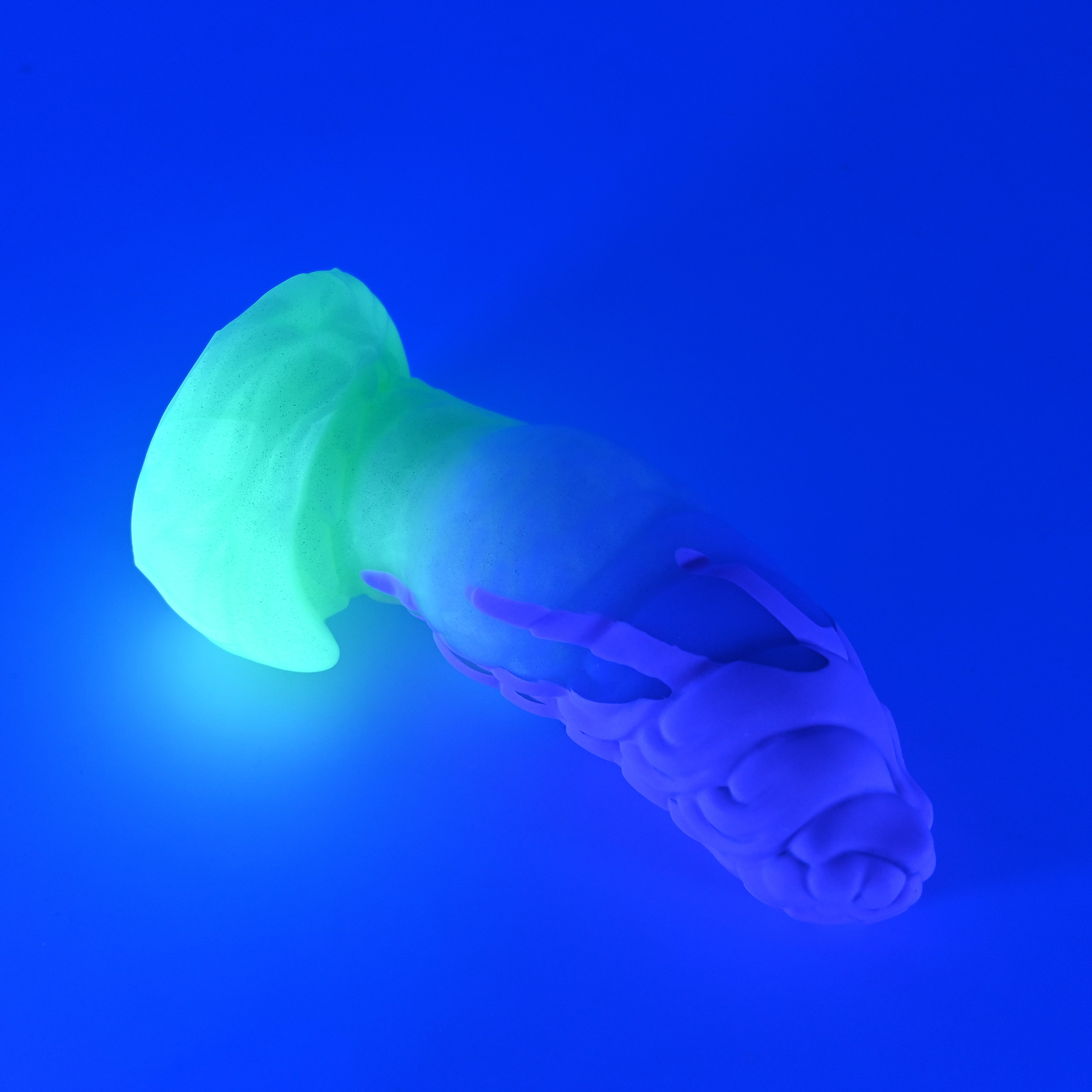 P2MJX81 Pluto Small 0050 UV GITD