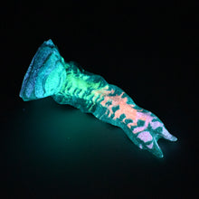 Load image into Gallery viewer, V2SHV70 Snark&#39;s Maw Small 0030 UV GITD
