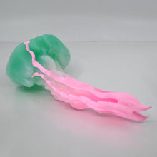 Load image into Gallery viewer, V2XER96 Snark's Maw Small 0020 UV GITD
