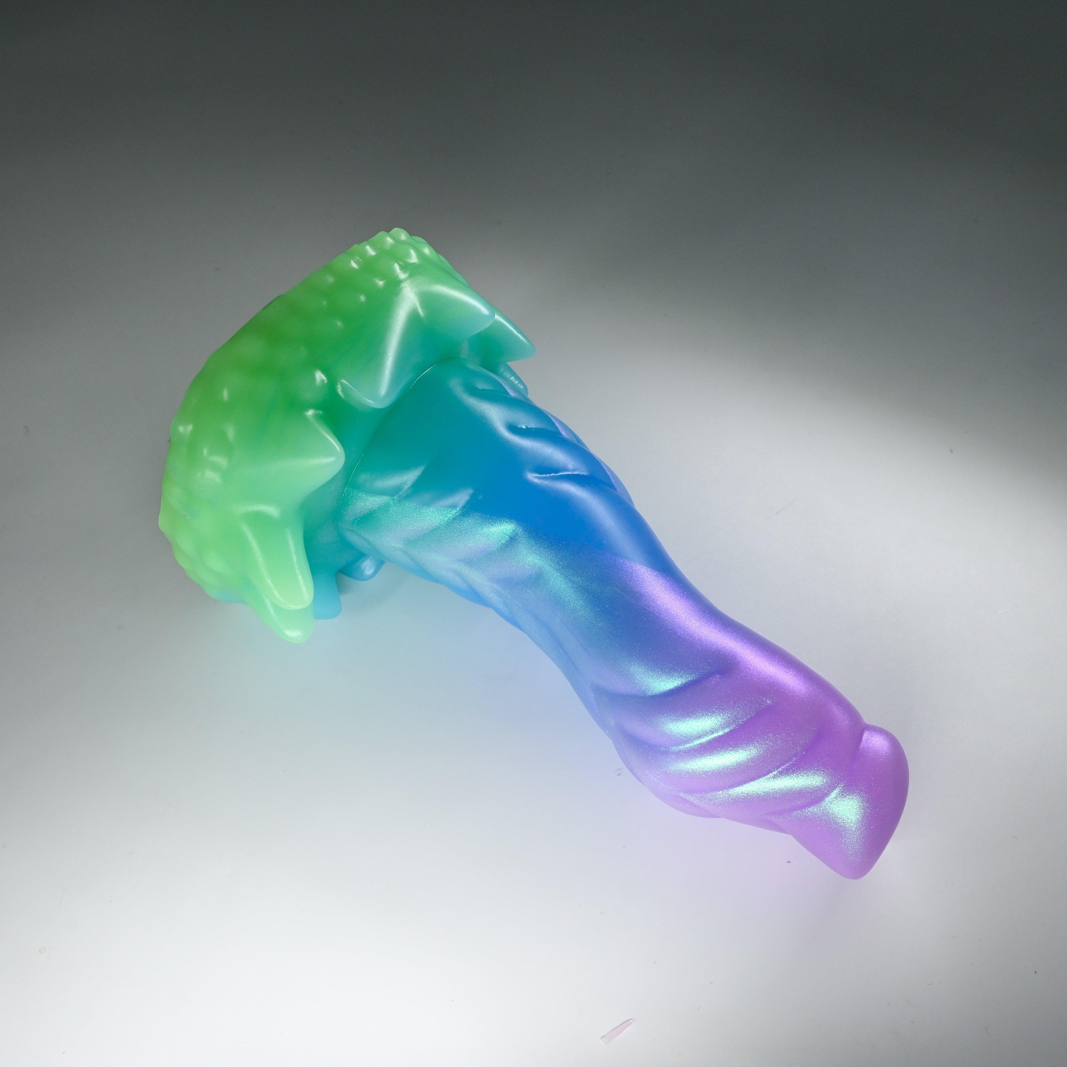 S4SJY07 Snark Large 0030 UV GITD CS