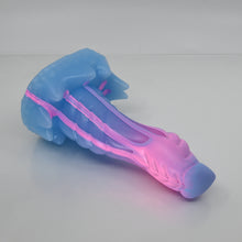 Load image into Gallery viewer, S2SER73 Snark Small 0030 UV GITD
