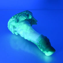 Load image into Gallery viewer, S2MER75 Snark Small 0050 UV GITD

