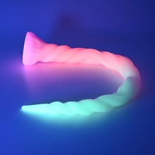 Load image into Gallery viewer, S3SGV60 Sera's Horn Medium 0030 UV GITD
