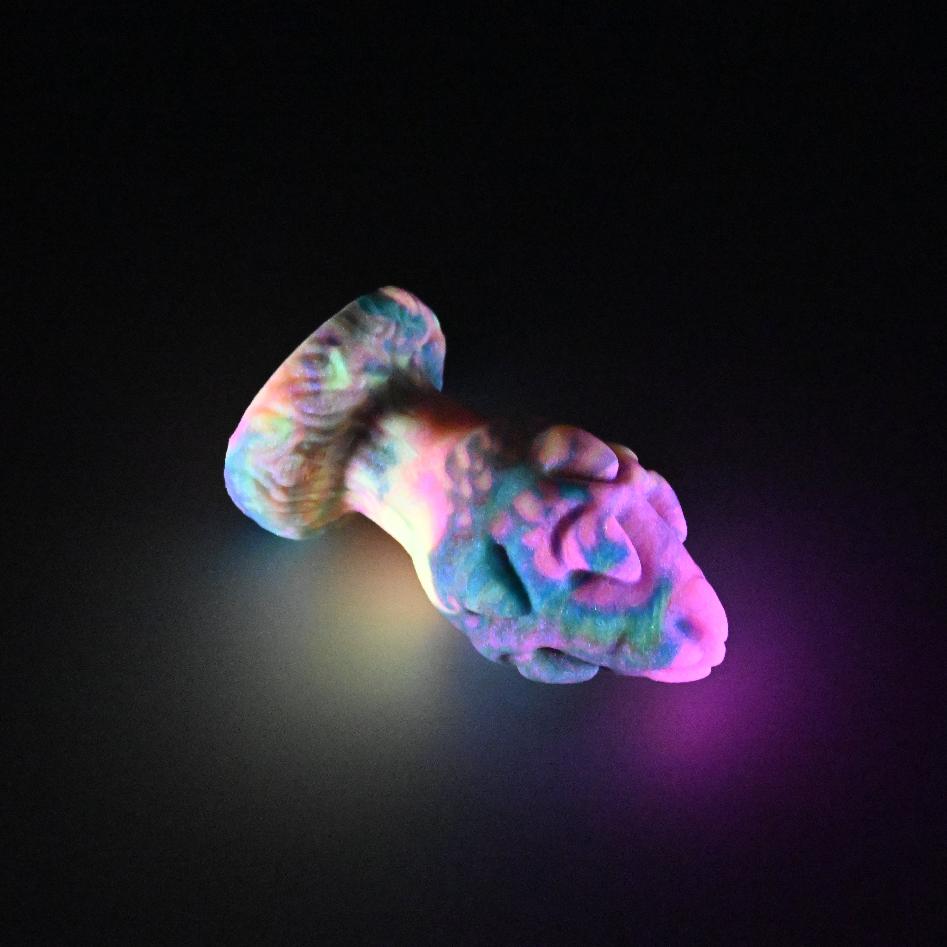 F3SJZ39 Dragonfruit Plug Medium 0030 UV GITD