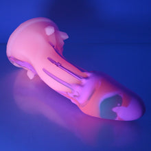 Load image into Gallery viewer, U4XEU59 Vaeriya O/S 0020 UV GITD *FLOP*
