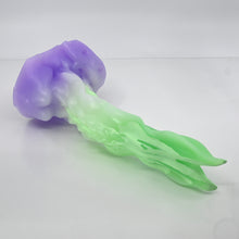 Load image into Gallery viewer, V2SDU17 Snark's Maw Small 0030 UV GITD
