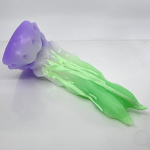 Load image into Gallery viewer, V3SDU20 Snark's Maw Medium 0030 UV GITD
