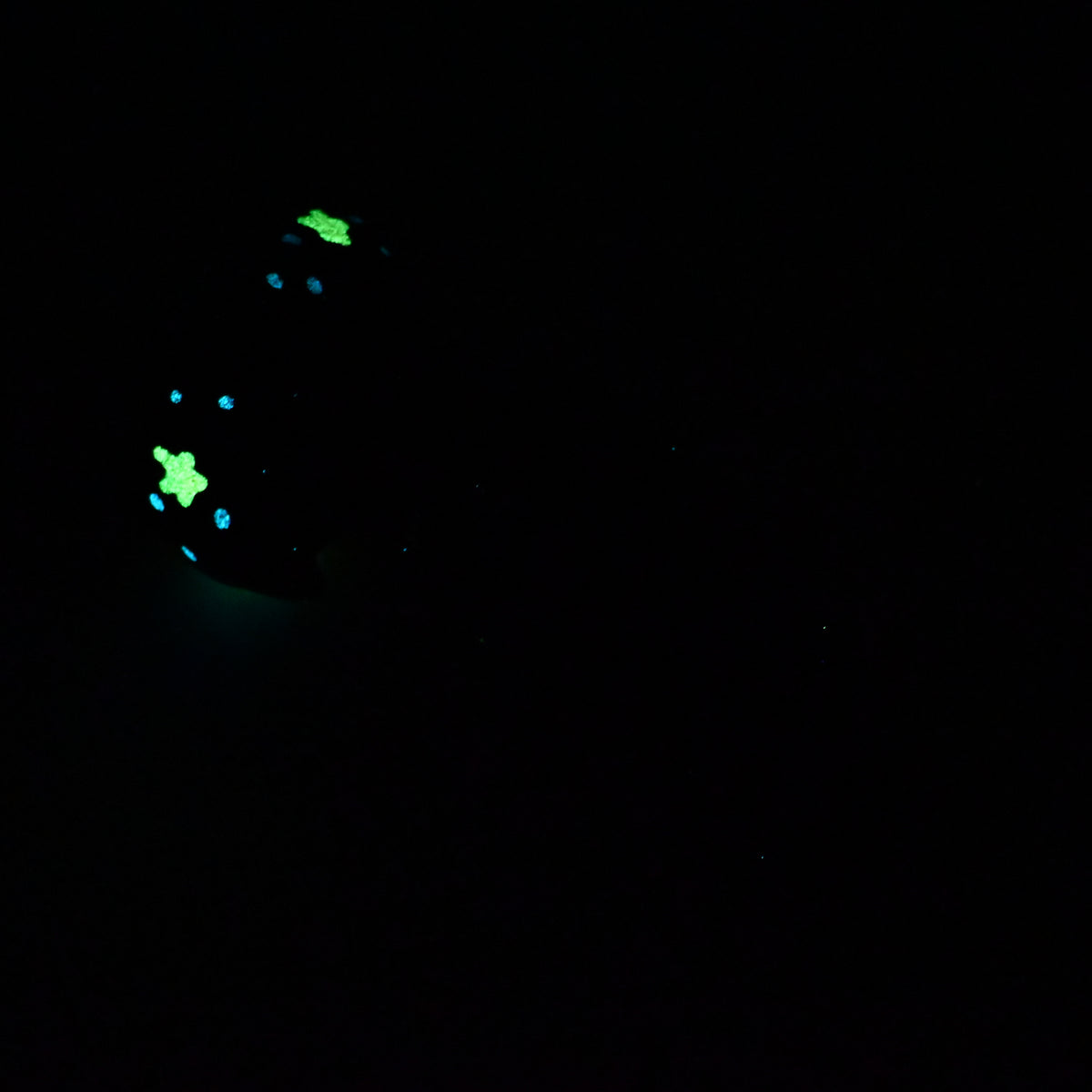 P3SJZ88 Pluto Medium 0030 UV GITD CS