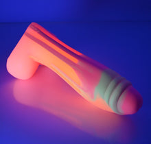 Load image into Gallery viewer, Q3XEV74 Aquus Medium 0020 UV GITD
