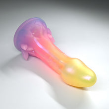 Load image into Gallery viewer, U2SGX28 Vaeriya Small 0030 UV GITD CS
