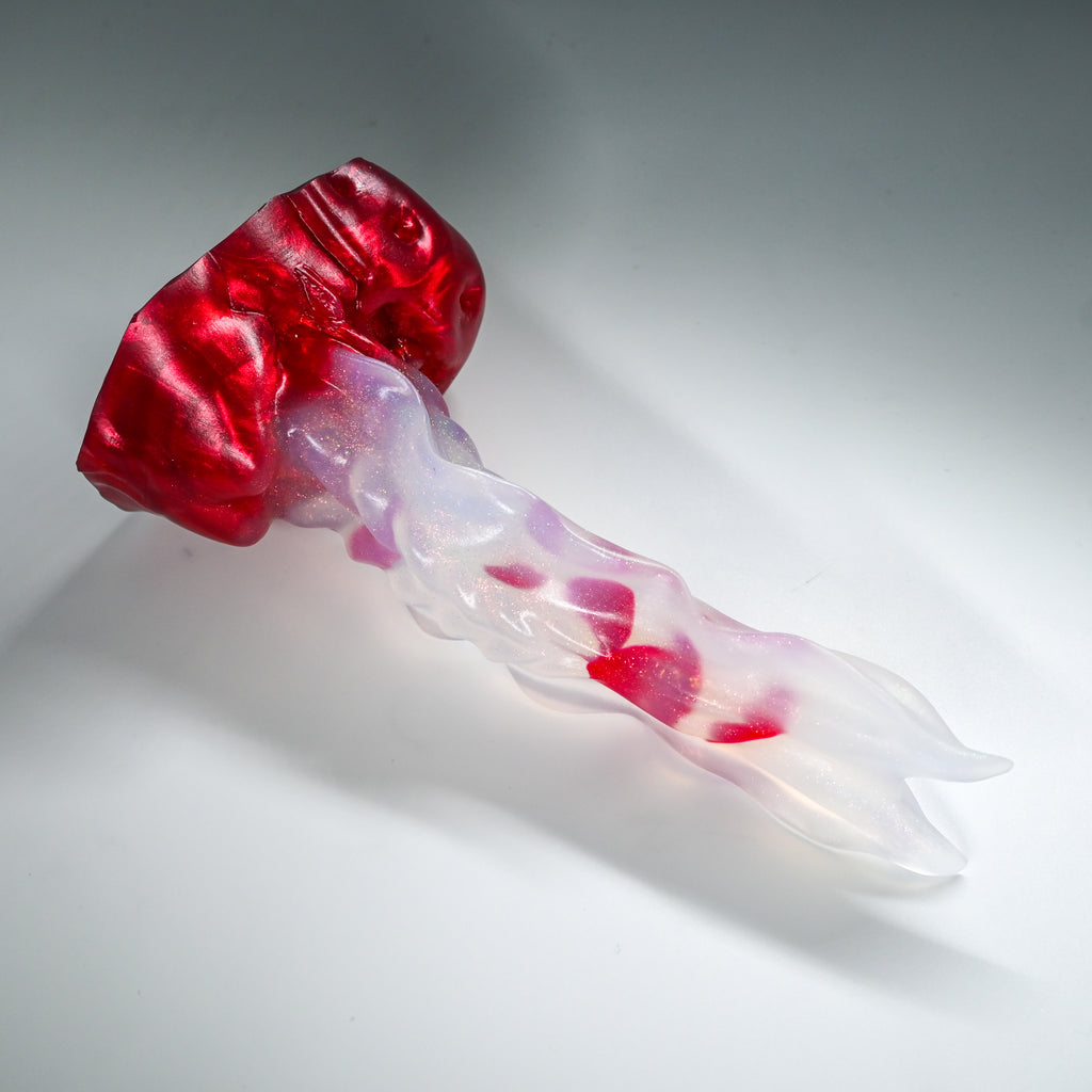 V2TKA34 Snark's Maw Small NC 0031 UV GITD CS
