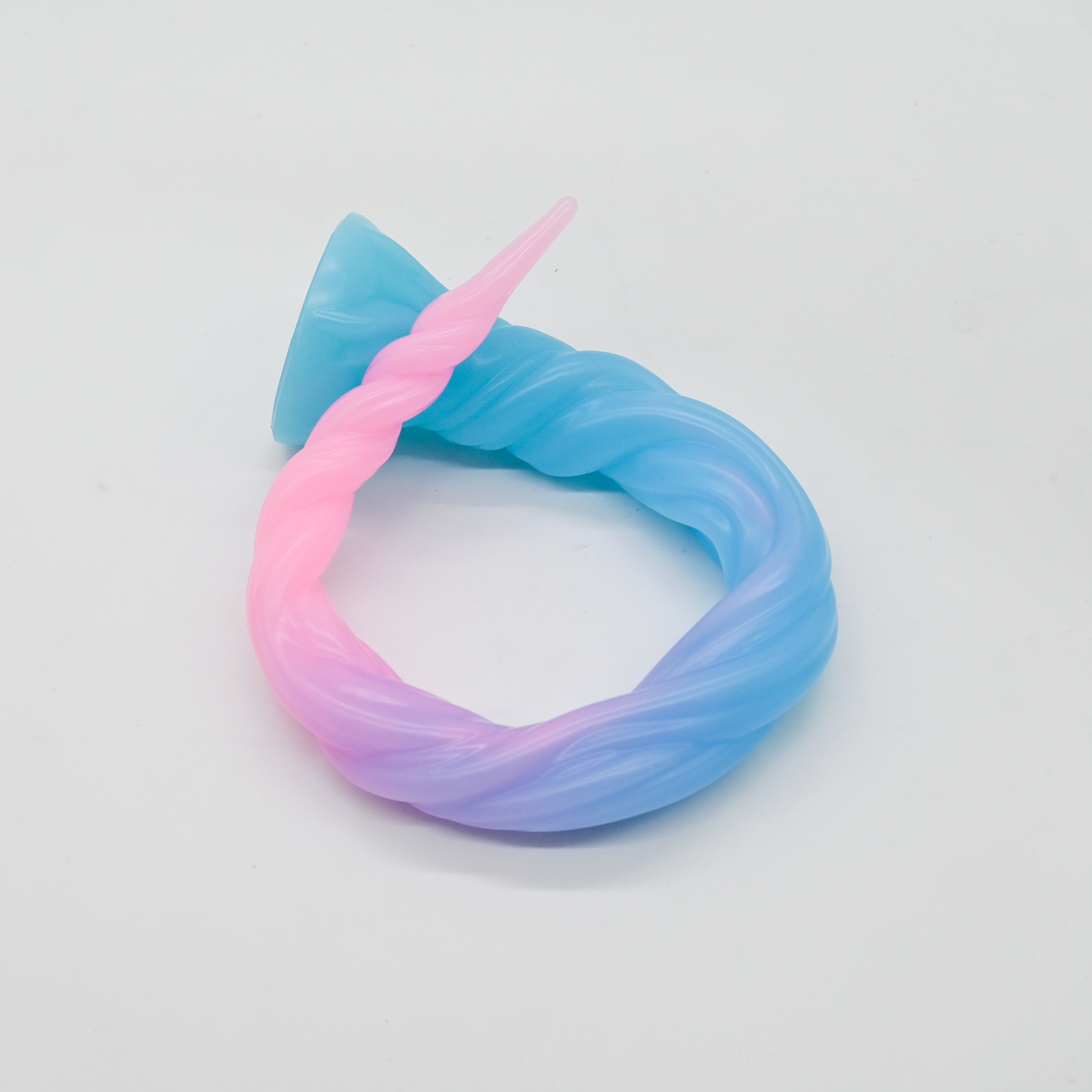 S3MKA08 Sera's Horn Medium 0050 UV GITD