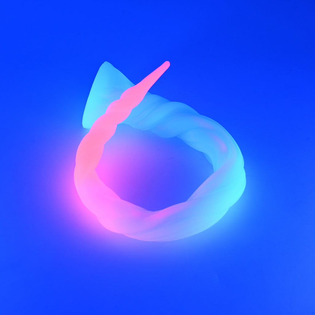 S3MKA08 Sera's Horn Medium 0050 UV GITD