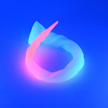 Load image into Gallery viewer, S3MKA08 Sera's Horn Medium 0050 UV GITD
