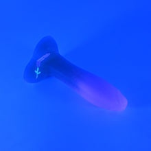 Load image into Gallery viewer, Q2MKB90 Aquus Small 0050 UV GITD
