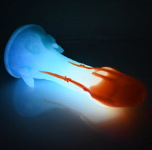 Load image into Gallery viewer, U4SDV72 Vaeriya O/S 0030 UV GITD
