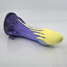 Load image into Gallery viewer, U4MDV76 Vaeriya O/S 0050 UV GITD *FLOP*
