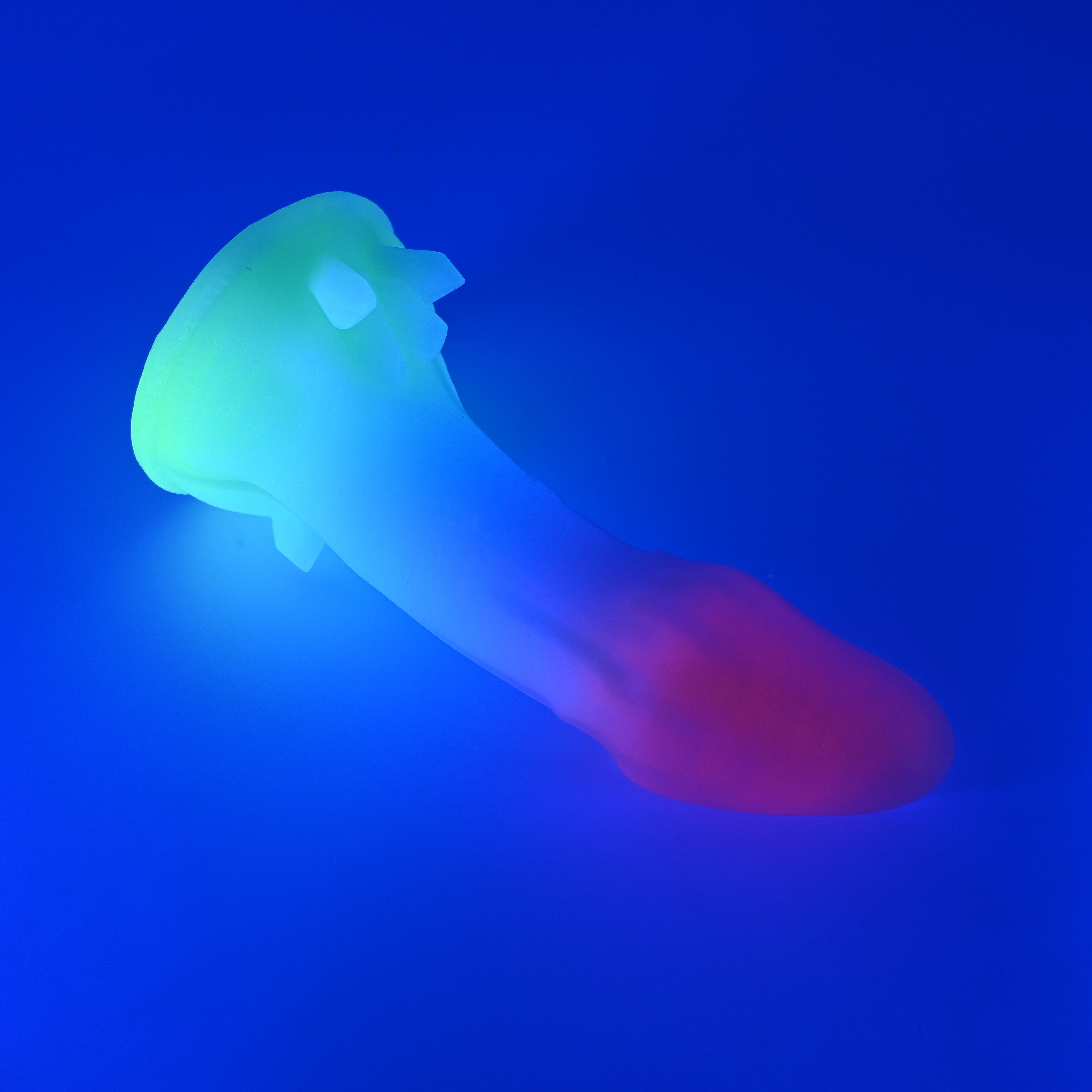 V3MKC36 Vaeriya Medium 0050 UV GITD CS