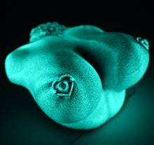 Load image into Gallery viewer, D4XGY05 Celeste Large 0020 UV GITD
