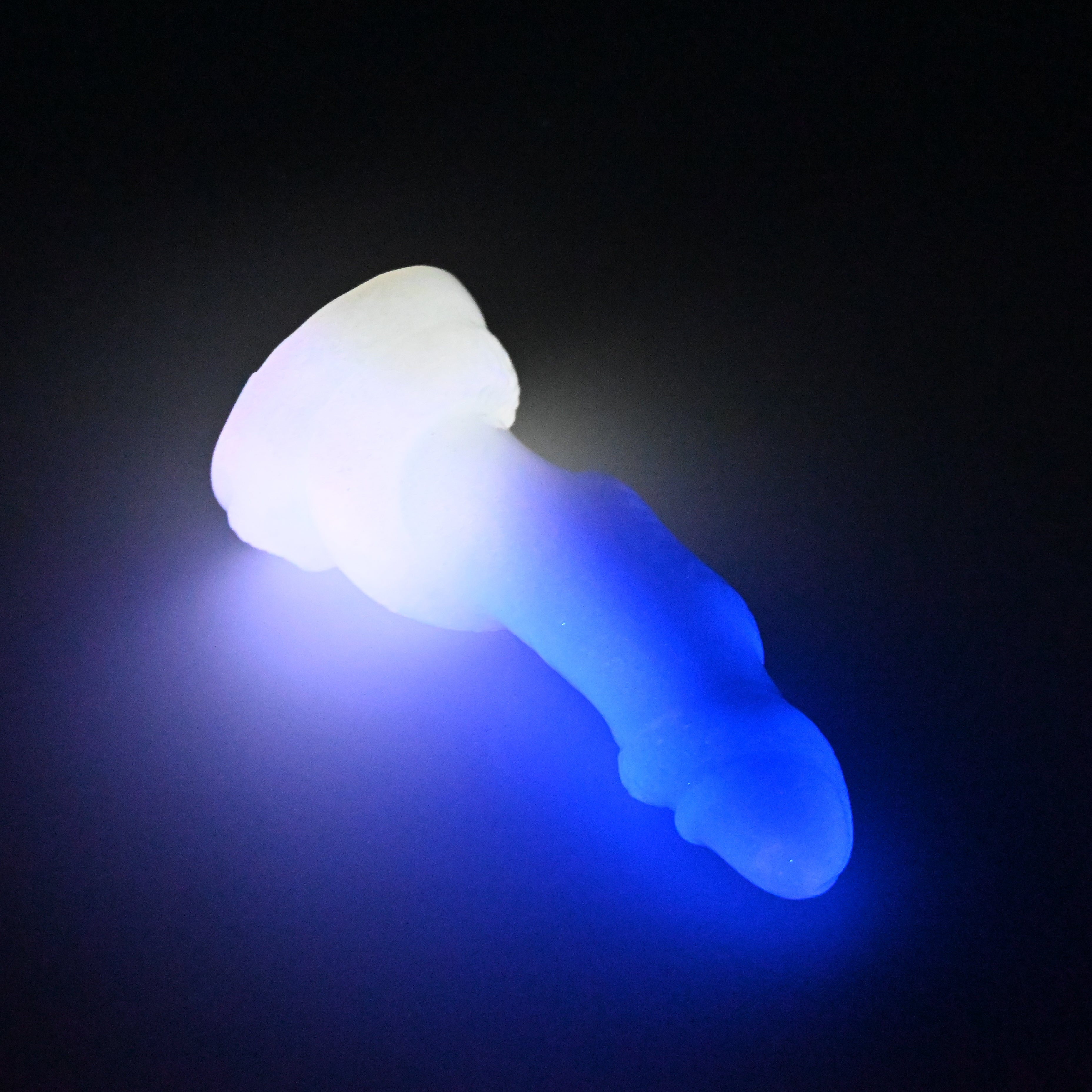 32SKC68 Celia Small 0030 UV GITD