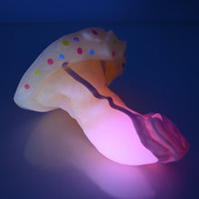 Load image into Gallery viewer, R2SDX15 Oberon Small 0030 UV GITD
