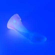 Load image into Gallery viewer, V2SKE20 Vaeriya Small 0050 UV GITD

