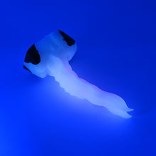 Load image into Gallery viewer, V2SKE25 Snark's Maw Small 0030 UV GITD
