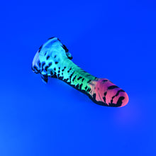 Load image into Gallery viewer, V2SJC87 Vaeriya Small 0030 UV GITD
