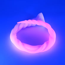 Load image into Gallery viewer, S4SJC66 Sera's Horn Large 0030 UV GITD
