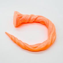 Load image into Gallery viewer, S3MHB57 Sera&#39;s Horn Medium 0050 UV
