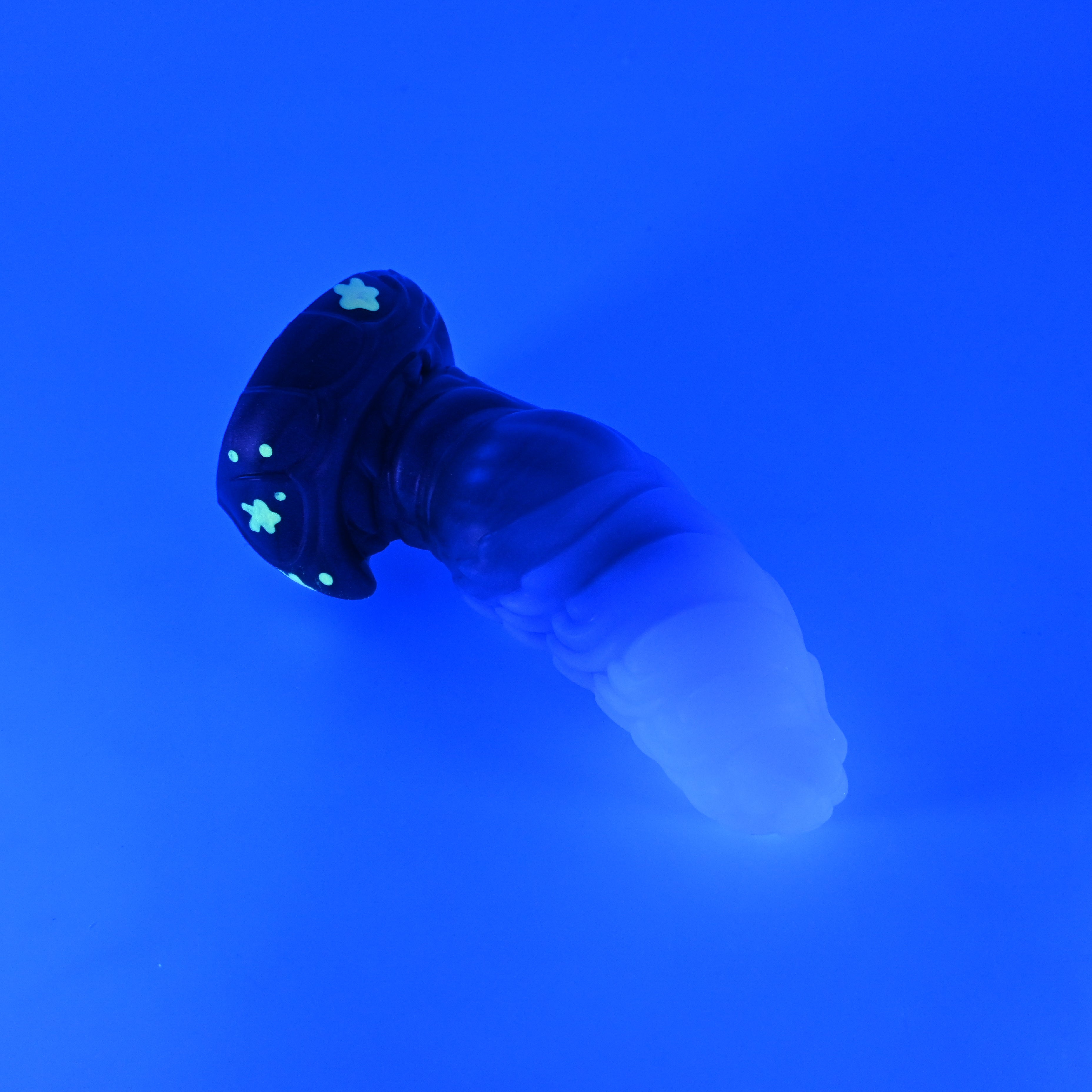 P2SKF74 Pluto Small 0030 UV GITD
