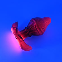 Load image into Gallery viewer, F4SKF38 Cylo Plug Large 0030 UV GITD
