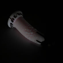 Load image into Gallery viewer, T3SJE68 Titan Medium 0030 UV GITD
