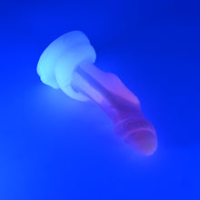 Load image into Gallery viewer, 32MJD40 Celia Small 0050 UV GITD CS
