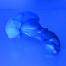 Load image into Gallery viewer, R2MEA15 Oberon Small 0050 UV GITD CS
