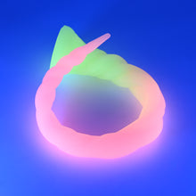 Load image into Gallery viewer, S3SJE55 Sera's Horn Medium 0030 UV GITD
