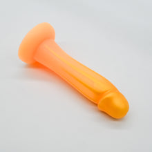 Load image into Gallery viewer, Z3MJG80 Caelus Medium 0050 UV GITD
