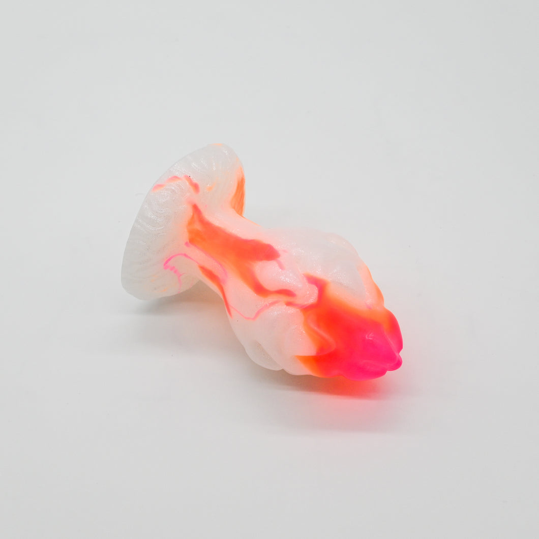 F3MHE15 Dragonfruit Plug Medium 0050 UV GITD