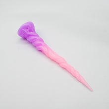 Load image into Gallery viewer, S2SKH86 Sera's Horn Small 0030 UV GITD
