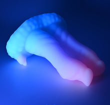 Load image into Gallery viewer, D3SGC57 Auren Medium 0030 UV GITD
