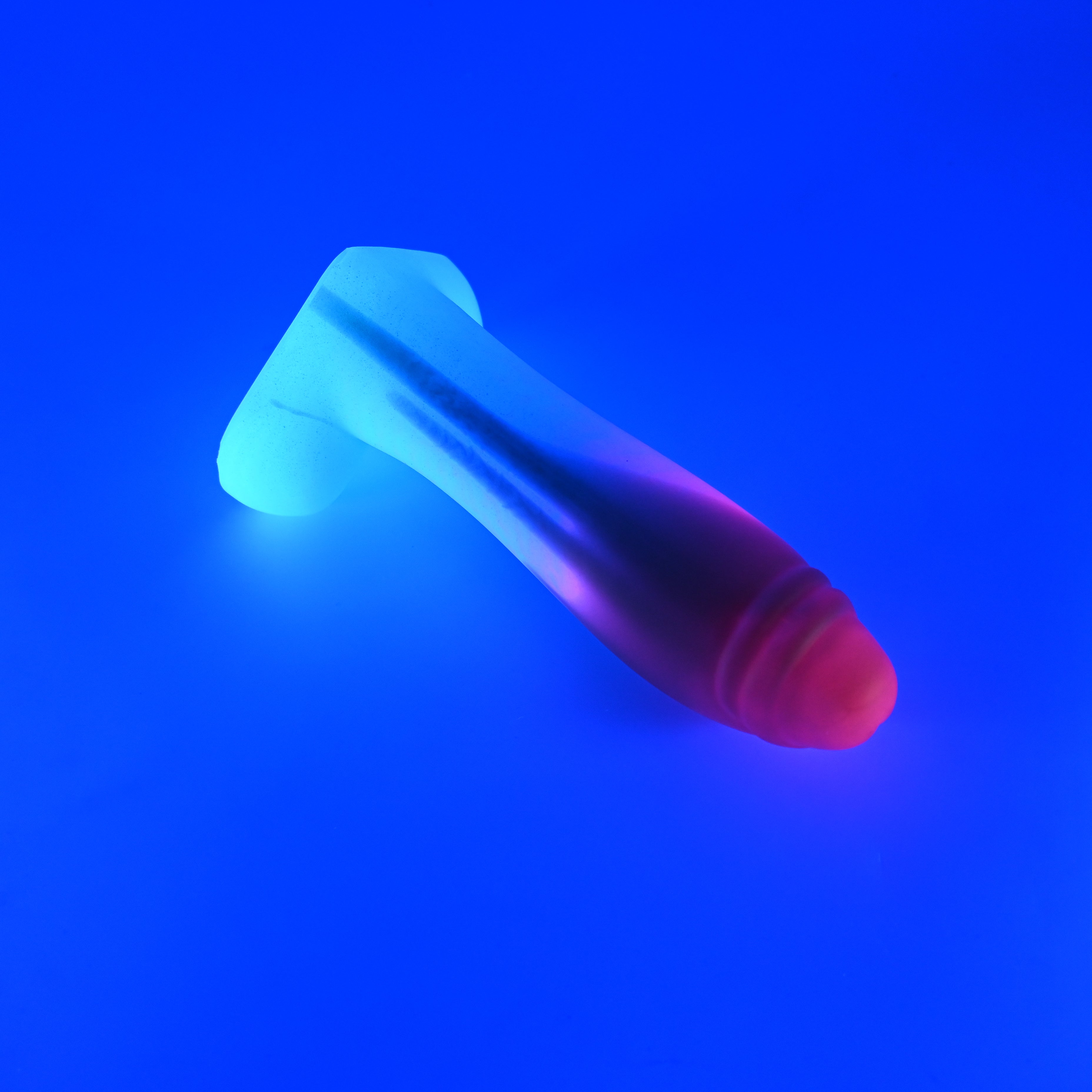 Q2MKK44 Aquus Small 0050 UV GITD