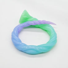 Load image into Gallery viewer, S4SJG52 Sera's Horn Large 0030 UV GITD
