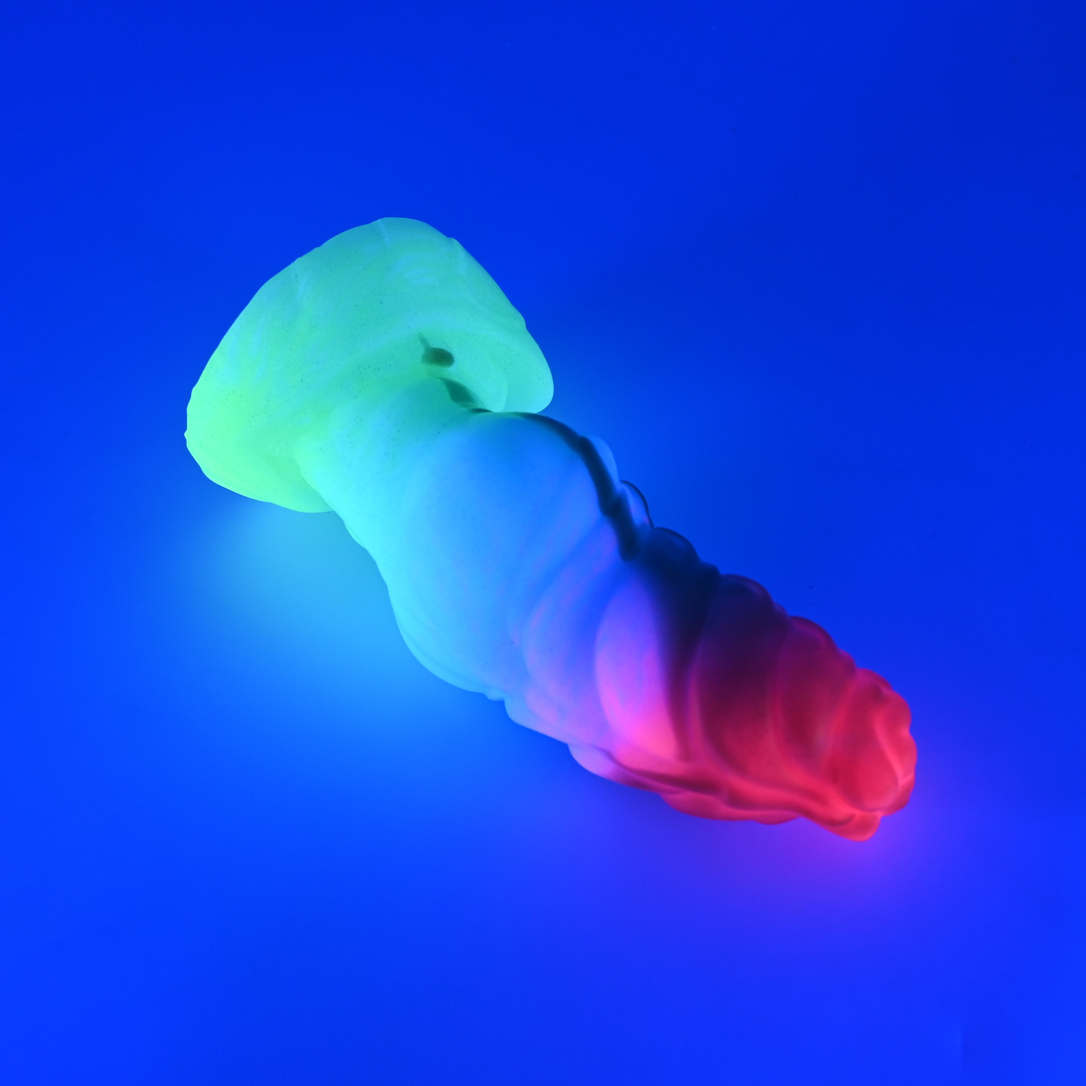 P2MKK33 Pluto Small 0050 UV GITD