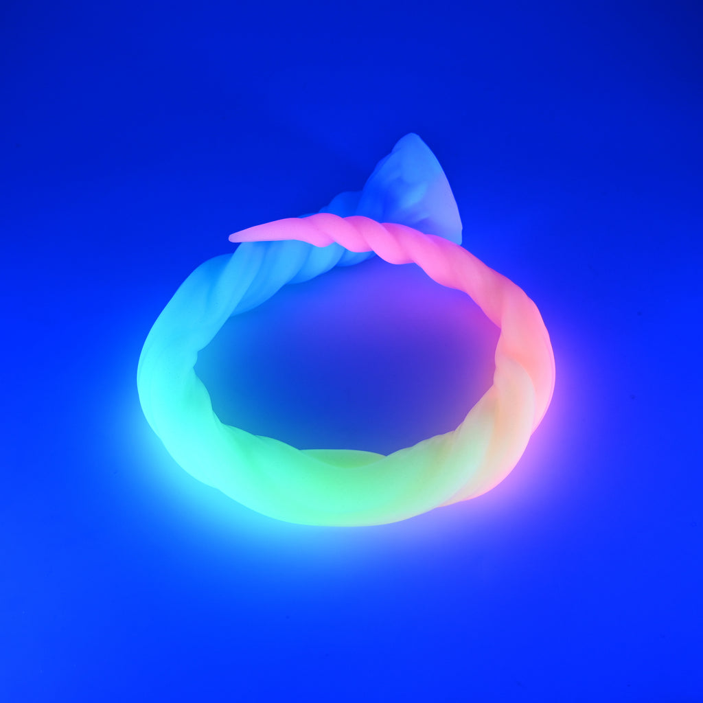 S4MJM18 Sera's Horn Large 0050 UV GITD