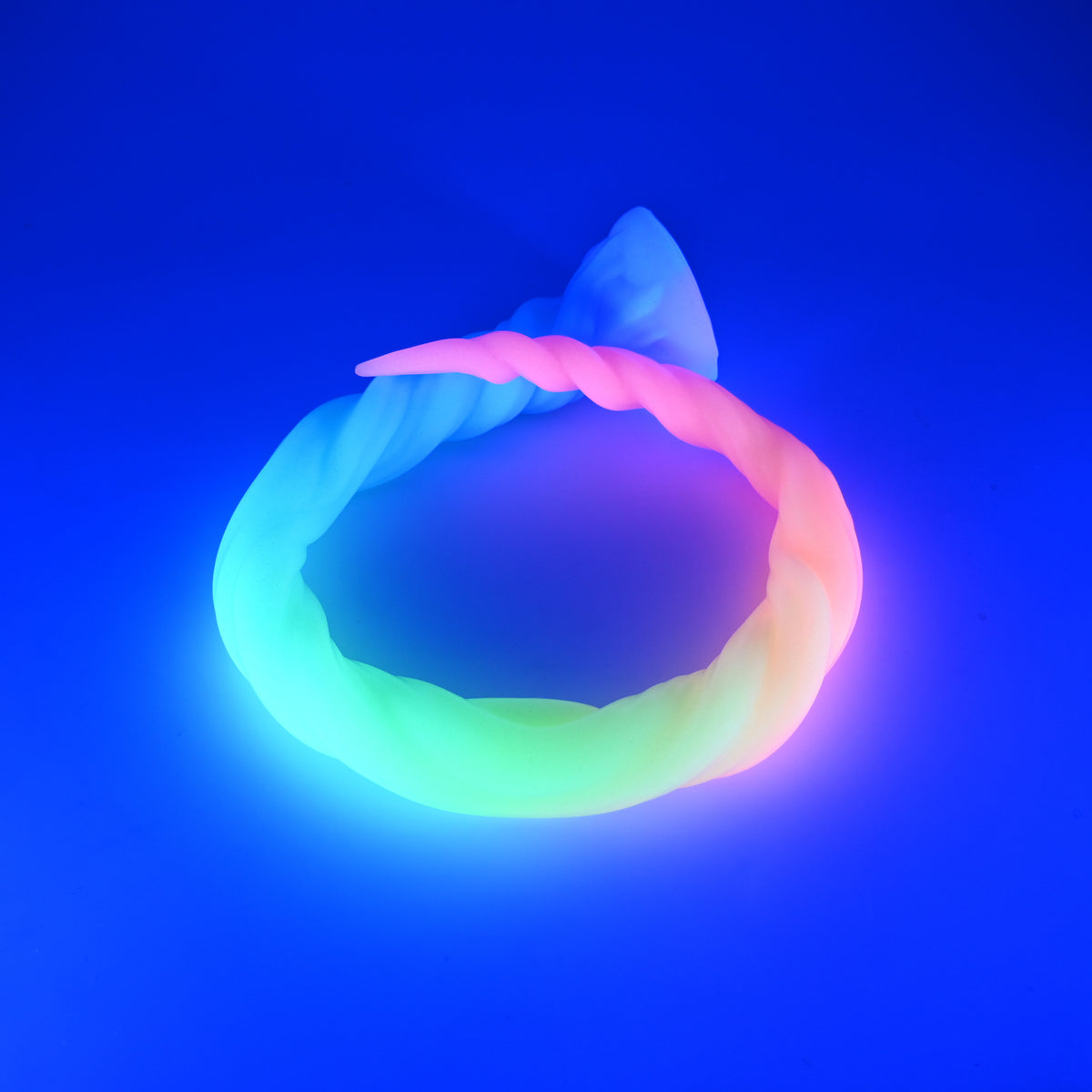 S4MJM18 Sera's Horn Large 0050 UV GITD