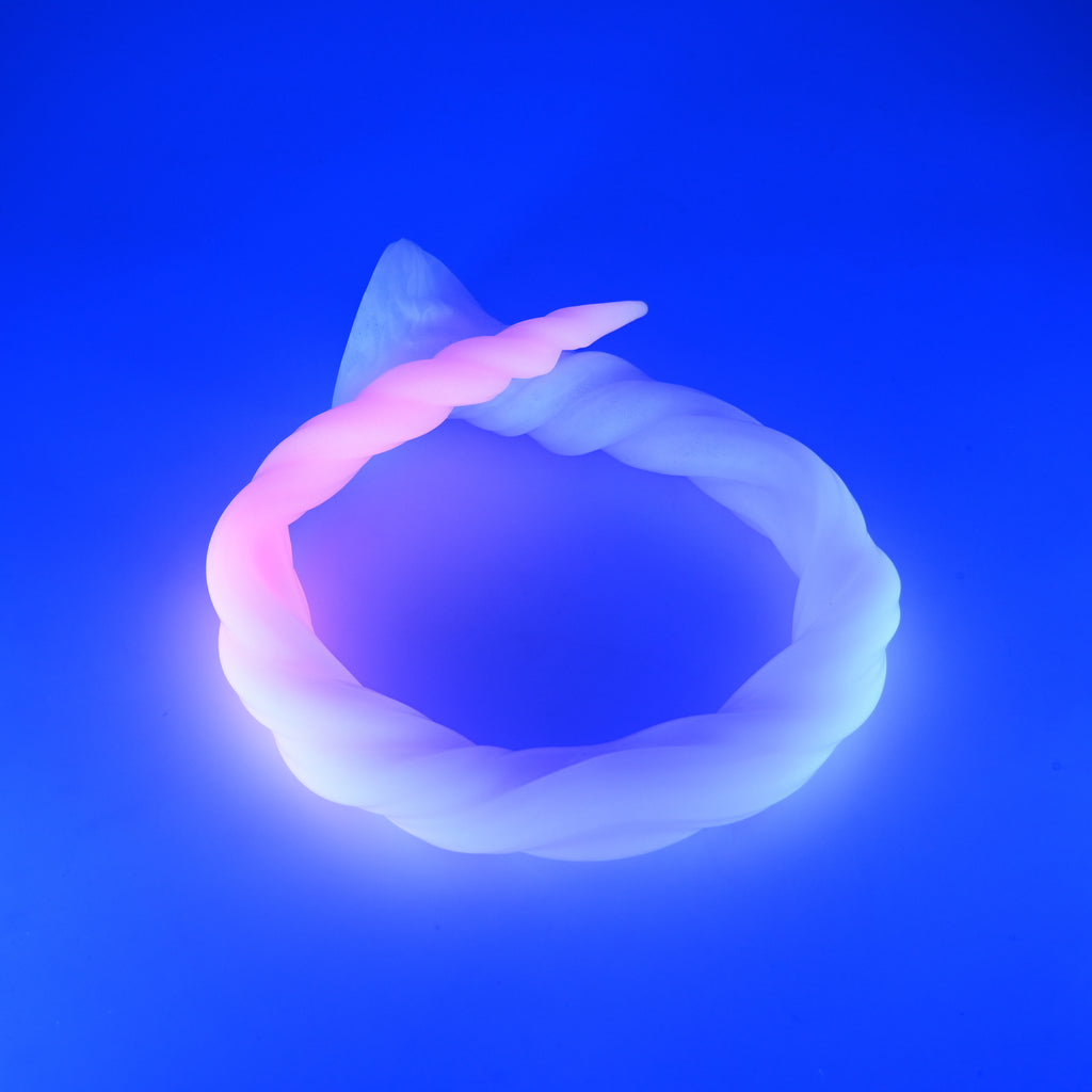 S4MJM19 Sera's Horn Large 0050 UV GITD
