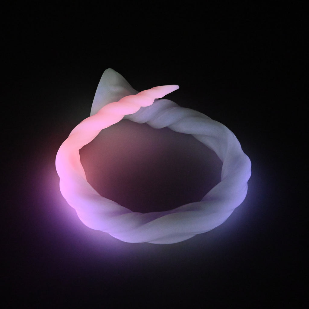 S4MJM19 Sera's Horn Large 0050 UV GITD
