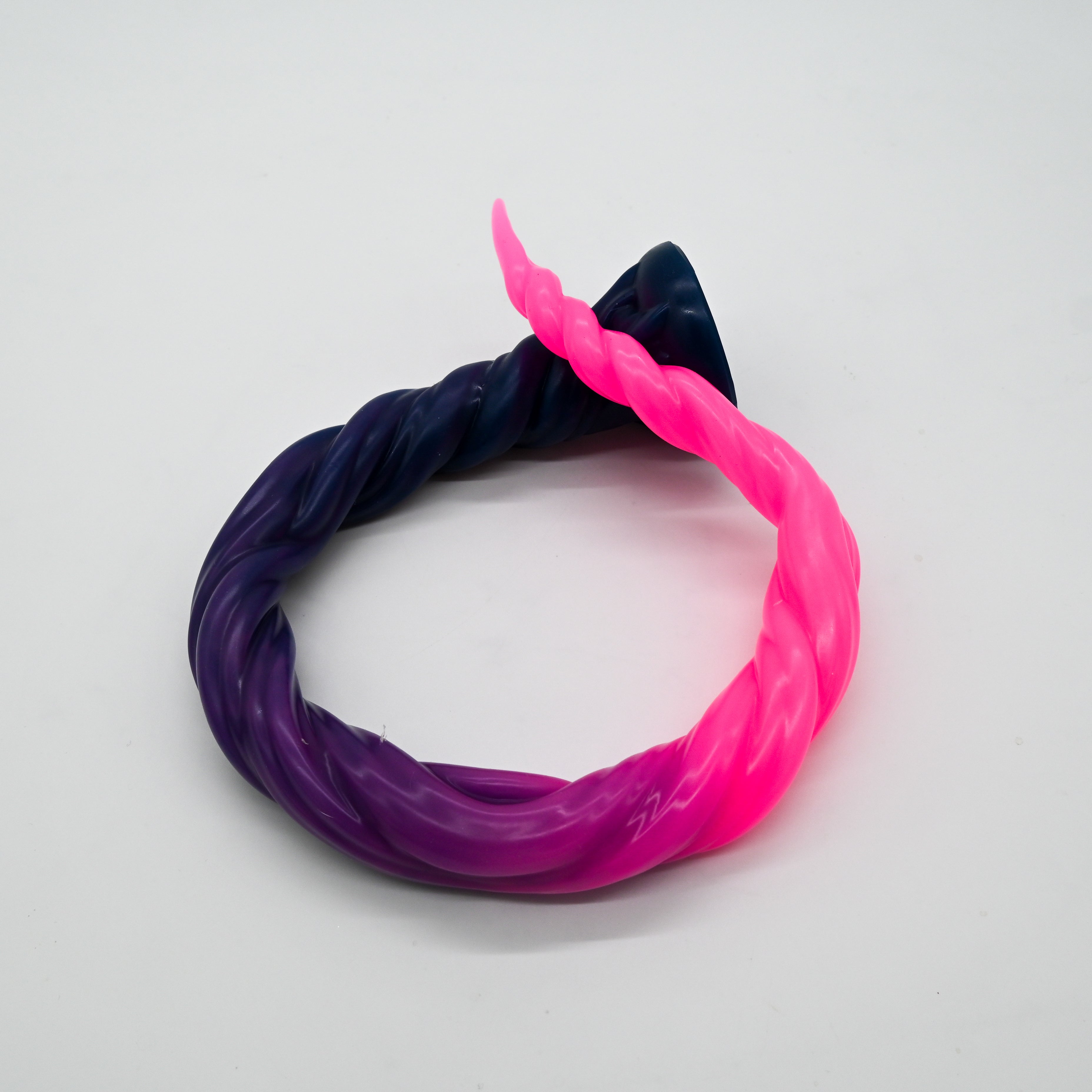 S4MJM20 Sera's Horn Large 0050 UV GITD