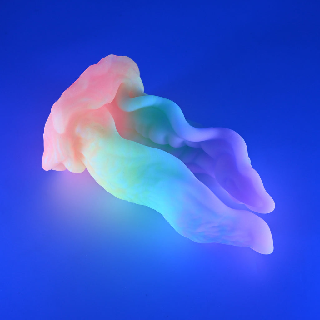 A4MJM89 Alara Large 0050 UV GITD