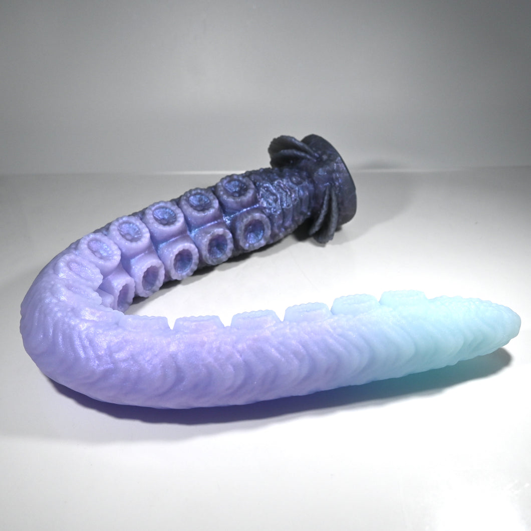 E4XFH37 Illex Large 0020 UV GITD CS